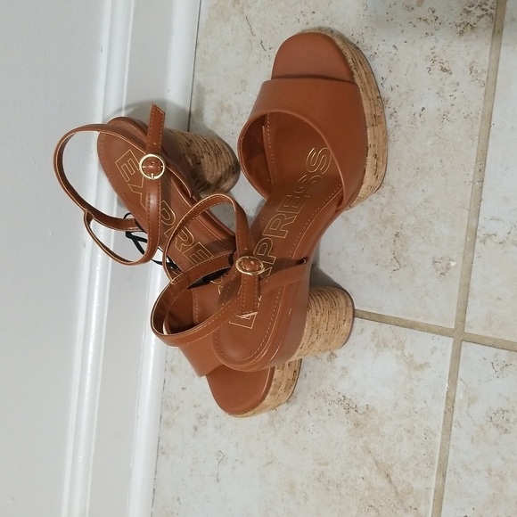 Wedge Heels - Picture 2 of 4